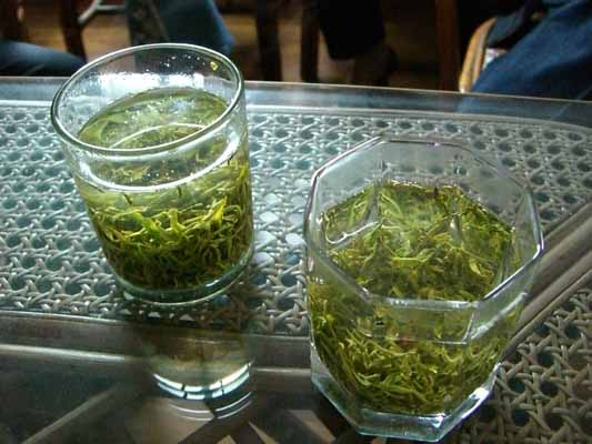 养生警惕：青西红柿烂生姜 14种食物吃错送命