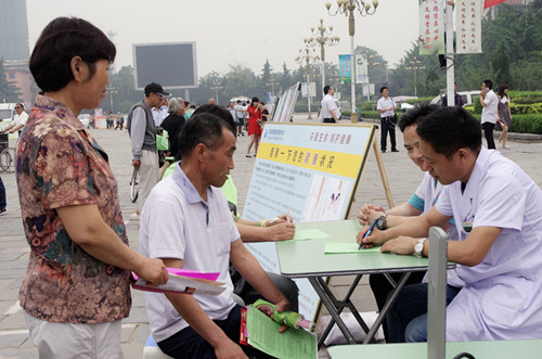 荥阳市卫生计生委开展卫生科普宣传周活动