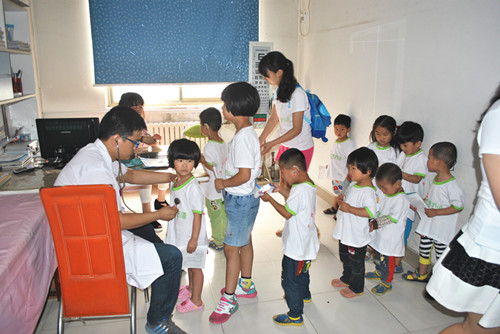 关注聋哑儿  奉献爱心