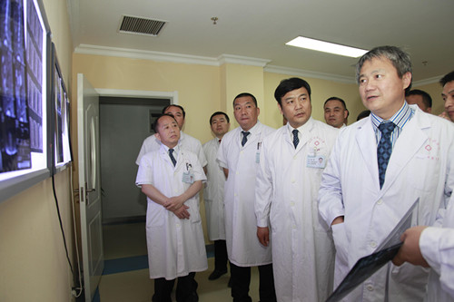 郑州市骨科医院引进美国华盛顿大学附属港景医院脊柱脊髓创伤治疗团队