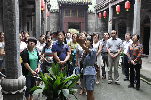 郑州市疾控中心组织党员干部参观豫西抗日纪念馆